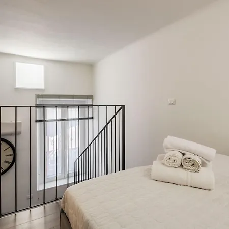 Апартаменты Comfy And On The Navigli River By Eayslife *